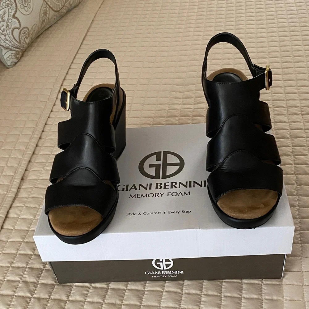 Giani Bernini Black Leather Wedge Sandals